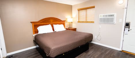 Basic Single Room, 1 King Bed, Non Smoking | Free WiFi, bed sheets