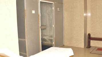 Couples treatment rooms, sauna, steam room, deep-tissue massages