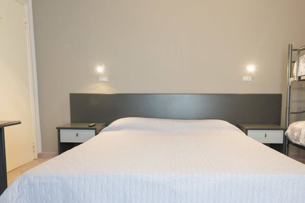 In-room safe, desk, free WiFi