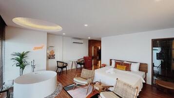 Minibar con artículos gratuitos, wifi gratis y ropa de cama
