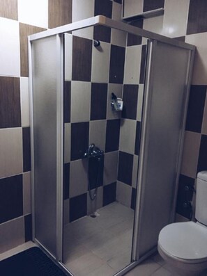 Apartamento | Baño | Ducha, artículos de higiene personal gratuitos y secador de pelo