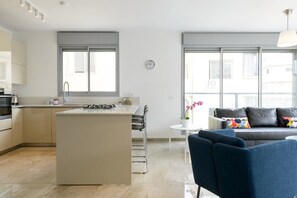 Apartment, 3 Schlafzimmer | Wohnzimmer | Flachbildfernseher