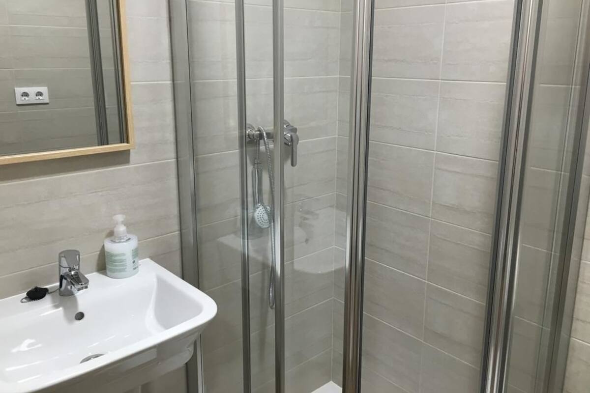 Badkamer met douche