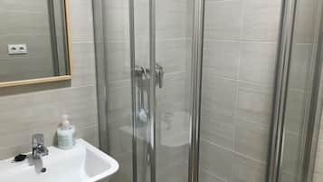 Ducha del cuarto de baño