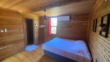 Basic Double Room | Free WiFi, bed sheets