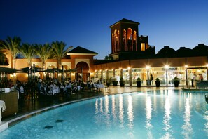 3 outdoor pools