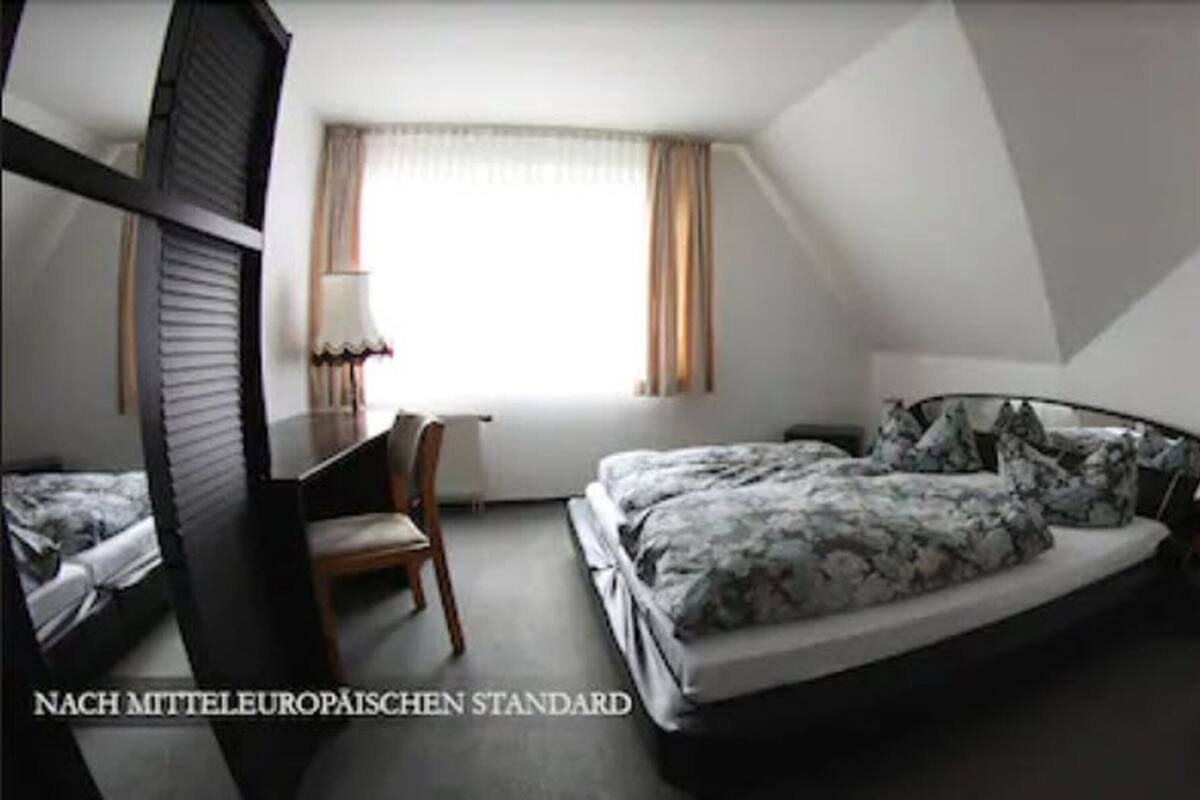 Double Room | Desk, laptop workspace, rollaway beds, bed sheets