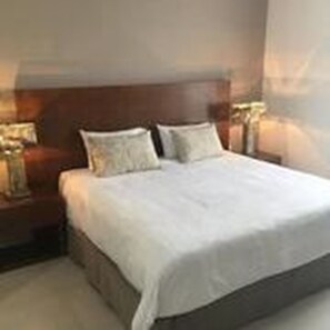 客房内保险箱、遮光窗帘、免费 WiFi、轮椅无障碍