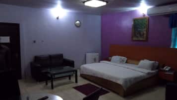 Minibar, desk, free WiFi, bed sheets