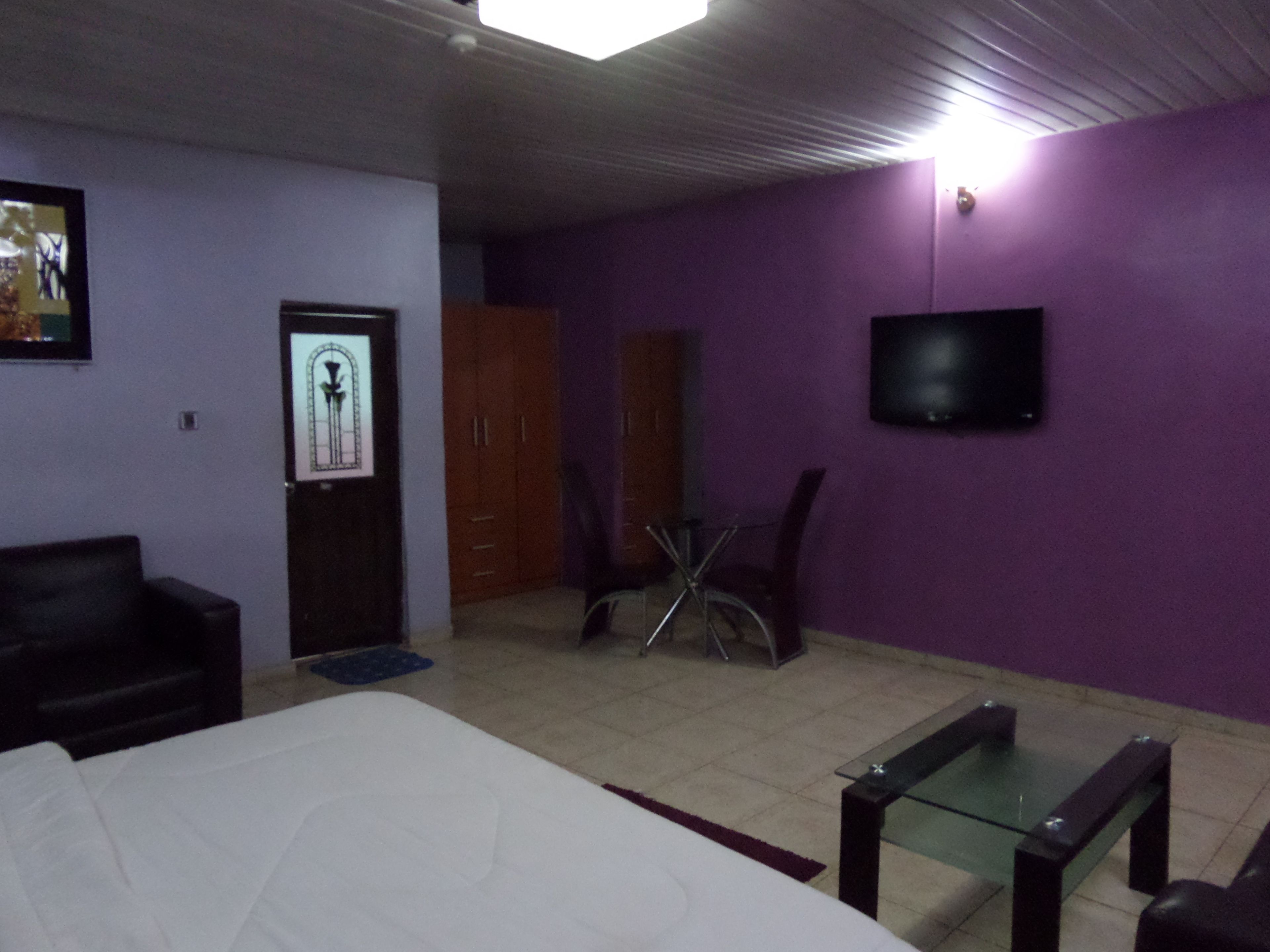 Design Suite, 1 Queen Bed, Non Smoking, Pool View | Minibar, desk, free WiFi, bed sheets