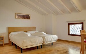 Habitación Doble con Cata de Vinos y Aceites | Cunas gratuitas, wifi gratis y ropa de cama