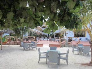 Café da manhã, almoço e jantar; local e internacional