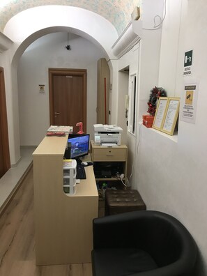 Mostrador para check-in y check-out