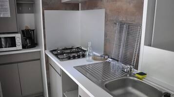 Comfort Mobile Home (4 persons V7) | Private kitchenette | Fridge, microwave, coffee/tea maker, electric kettle