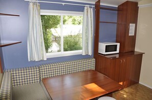 Living room - Camping Les Rives d'Auzon (Lavilledieu)