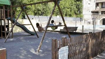 Tempat bermain anak - outdoor