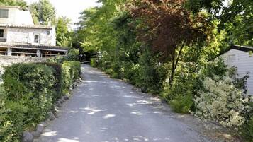 Khuôn viên nơi lưu trú