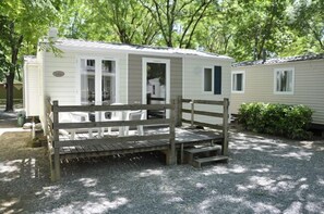 Comfort Mobile Home (4 persons V7) | Terrace/patio - Camping Les Rives d'Auzon (Lavilledieu)