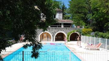 Seasonal outdoor pool, sun loungers