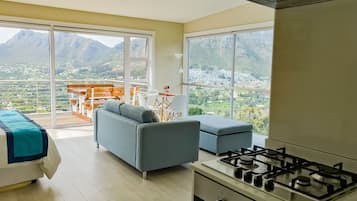 Deluxe Apartment (Havana) | Premium bedding, individually decorated, individually furnished