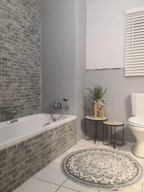 Executive Apartment, 2 Bedrooms | Bathroom | Separate bathtub and shower, free toiletries, hair dryer, towels