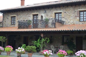 Front of property - Posada Real La Montañesa (Los Corrales de Buelna)