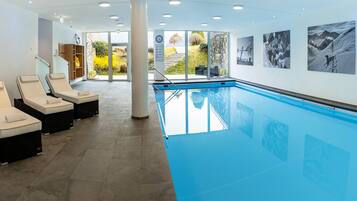 Schwimmbecken
