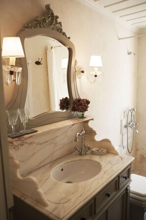Traditional House (4 bedrooms) | Bathroom