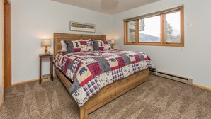 2 bedrooms, desk, iron/ironing board, free WiFi - Big Sky - Hidden Village 877 (Big Sky)