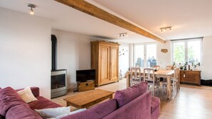 Cottage | Khu vực ăn uống tại phòng