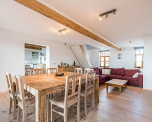 Ferienhaus | Essbereich im Zimmer