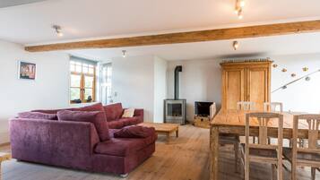 Cottage | In-room dining