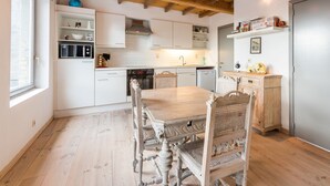 Cottage | Bếp riêng | Dụng cụ pha espresso, dụng cụ pha cà phê/trà, tủ lạnh, lò vi sóng 