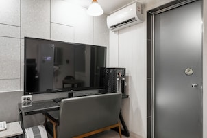 Room (VR Game / Breakfast for 2) | Desk, soundproofing, free WiFi, bed sheets