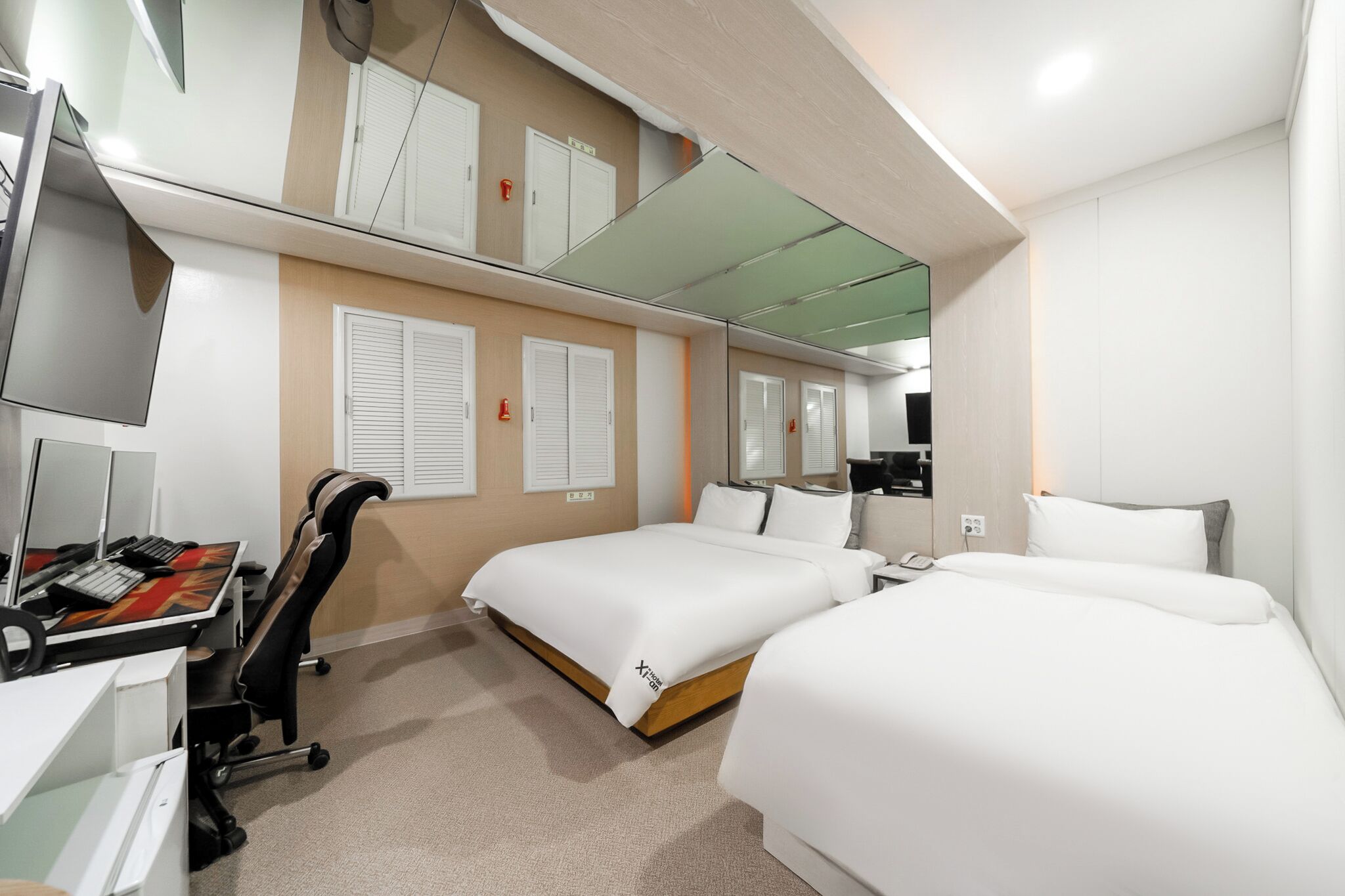 basic twin room (breakfast for 2) | desk, soundproofing, free wifi, bed sheets