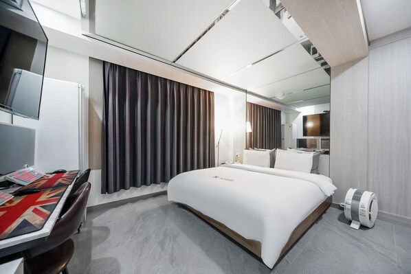 Habitación (Mirror / Breakfast for 2) | Escritorio, sistema de insonorización, wifi gratis y ropa de cama