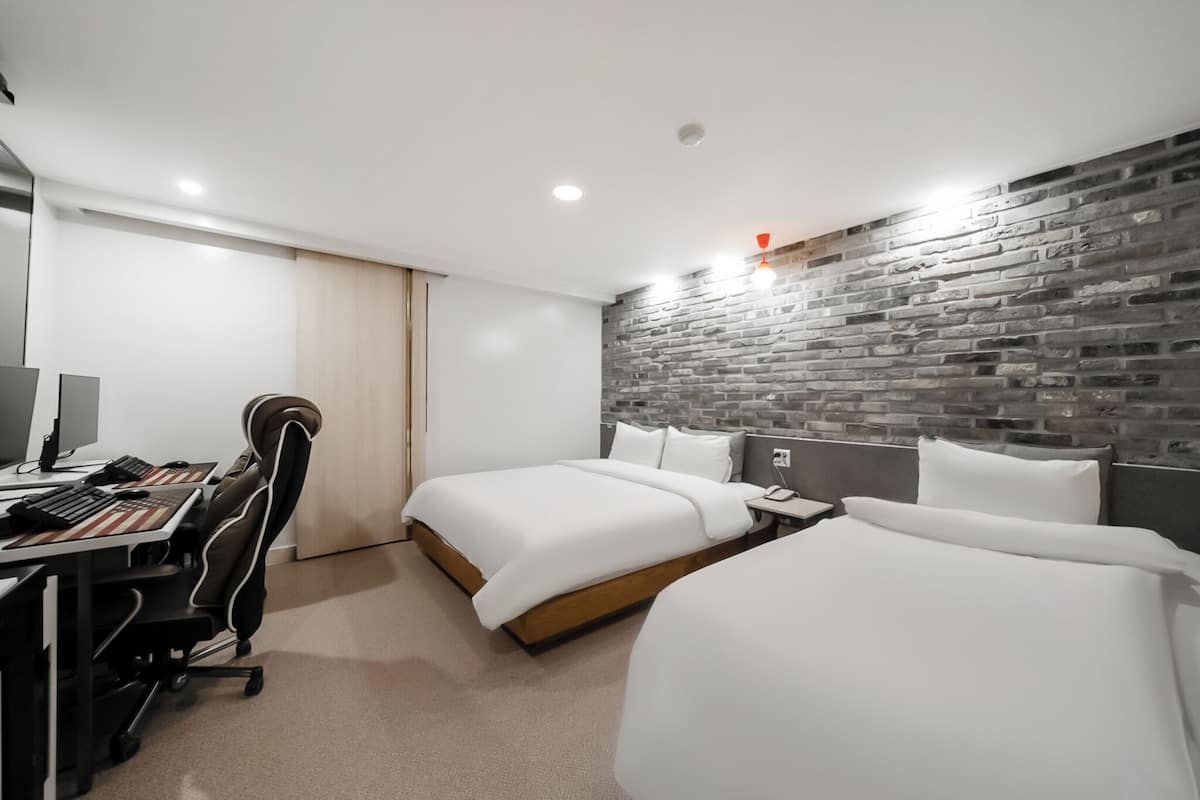Basic Twin Room (Breakfast for 2) | Desk, soundproofing, free WiFi, bed sheets