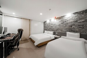 Desk, soundproofing, free WiFi, bed sheets - Xian Hotel (Cheongju)