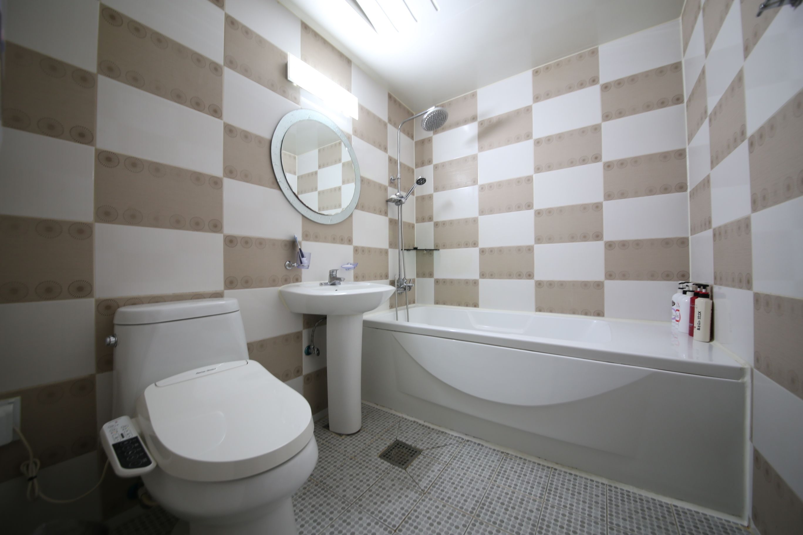 standard room (breakfast for 2) | bathroom | free toiletries, hair dryer, bathrobes, slippers