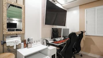 Basic Twin Room (Breakfast for 2) | Desk, soundproofing, free WiFi, bed sheets