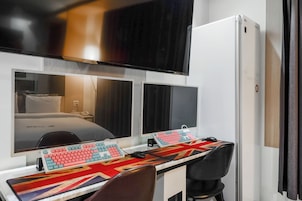 Room (Mirror / Breakfast for 2) | Desk, soundproofing, free WiFi, bed sheets