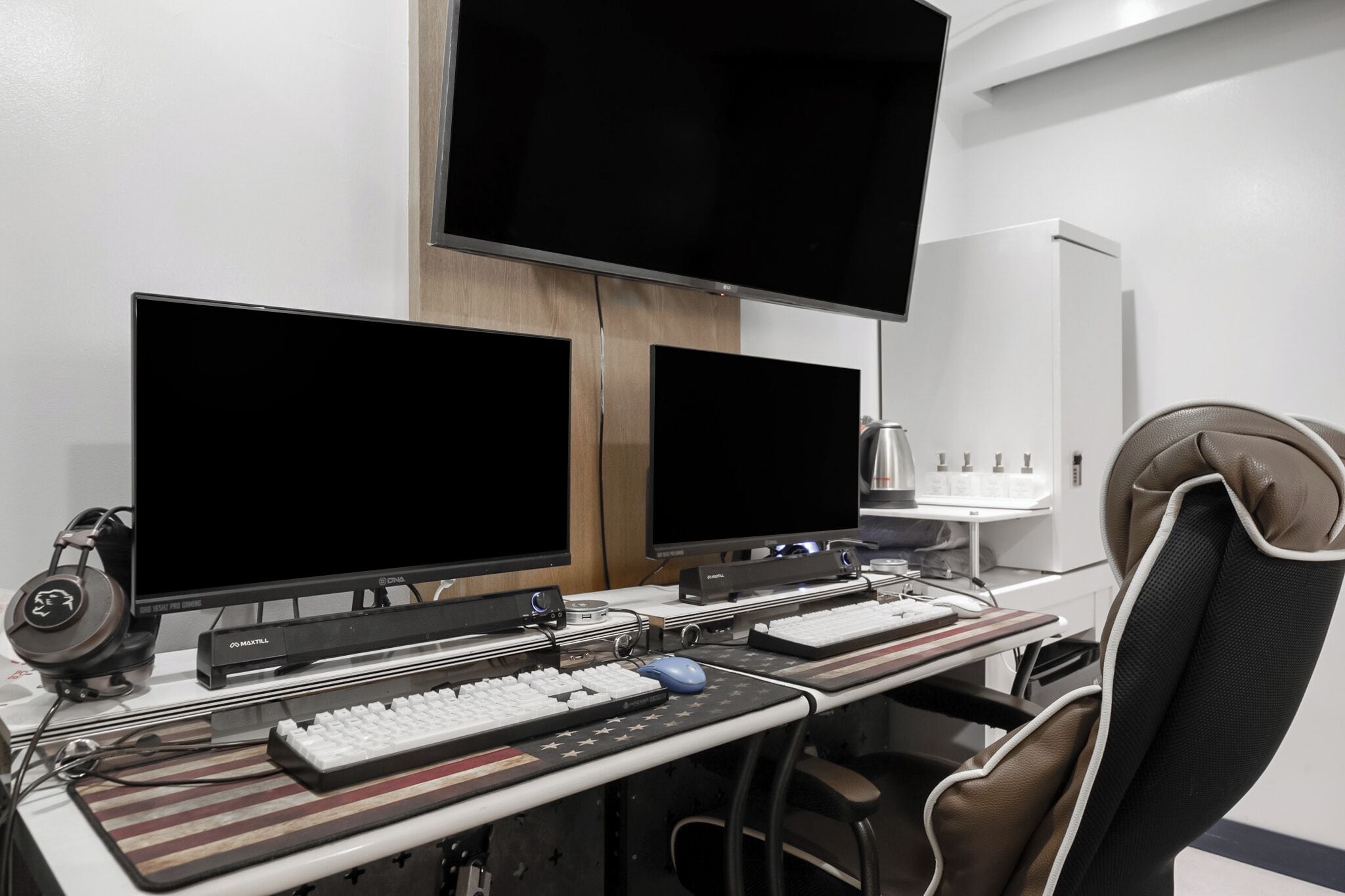 Escritorio, sistema de insonorización, wifi gratis y ropa de cama 