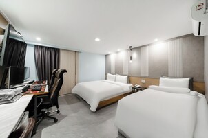 Quarto duplo básico (Breakfast for 2) | Escrivaninha, quartos à prova de som, Wi-Fi de cortesia, roupa de cama