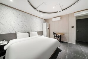 Habitación Deluxe (Breakfast for 2) | Escritorio, sistema de insonorización, wifi gratis y ropa de cama