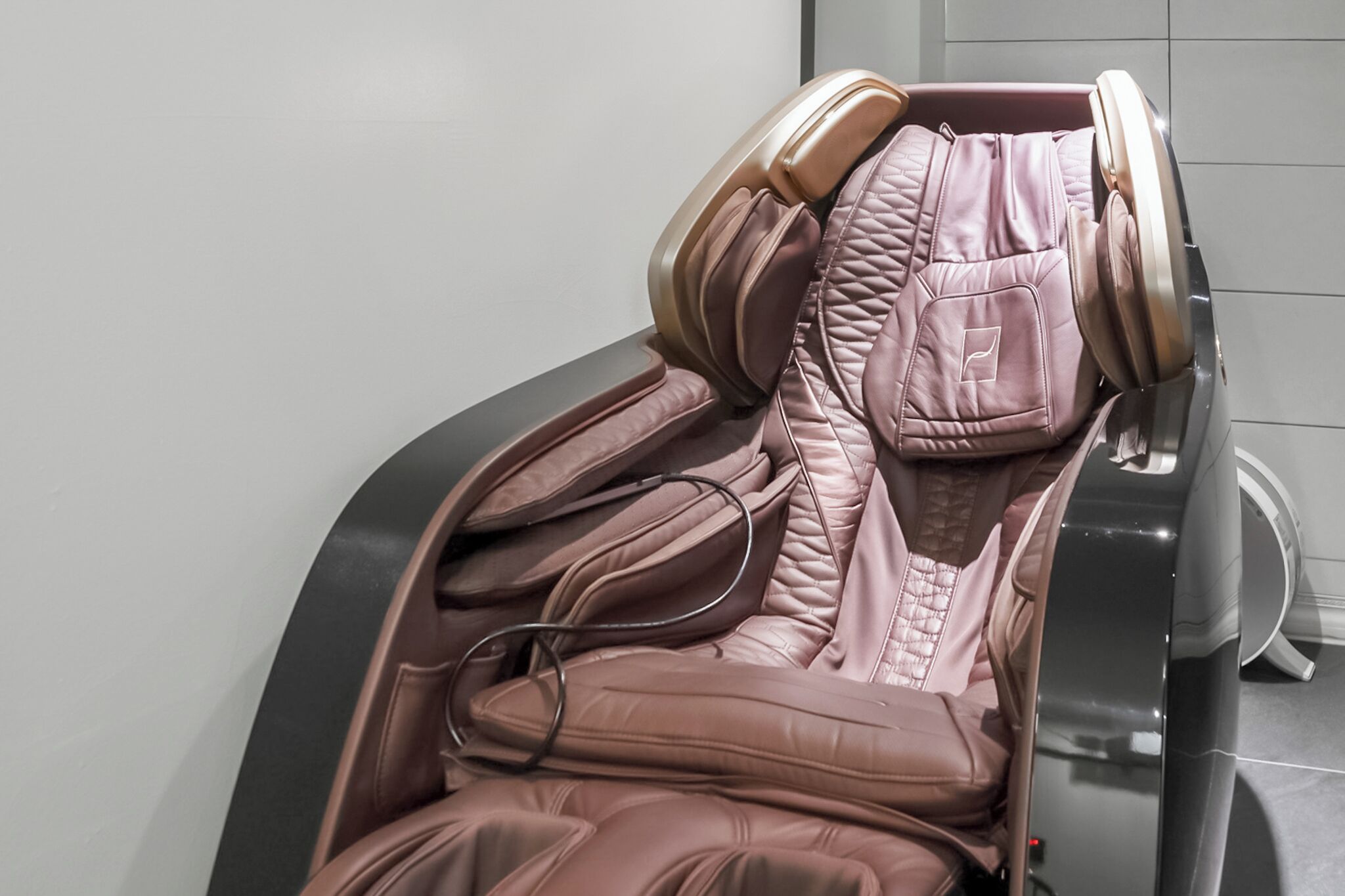 royal suite (breakfast for 2) | desk, soundproofing, free wifi, bed sheets