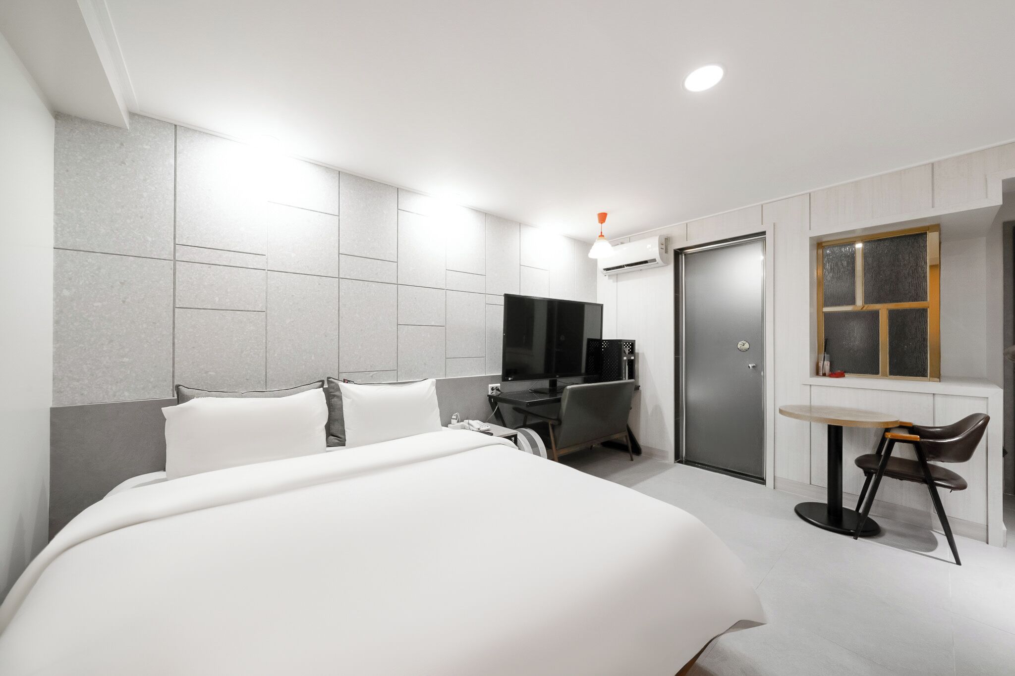 room (vr game / breakfast for 2) | desk, soundproofing, free wifi, bed sheets