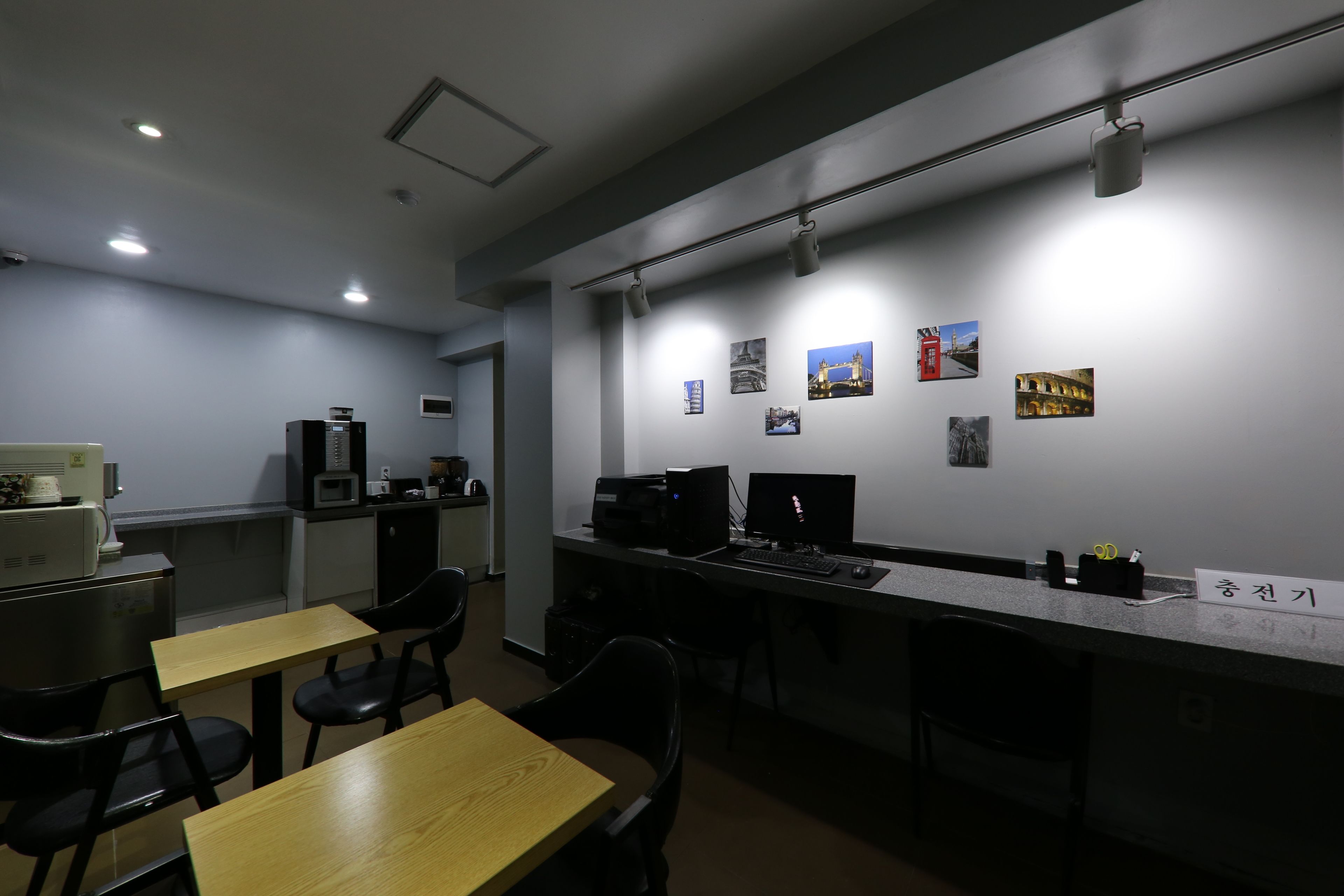 daily continental breakfast (krw 5000 per person)