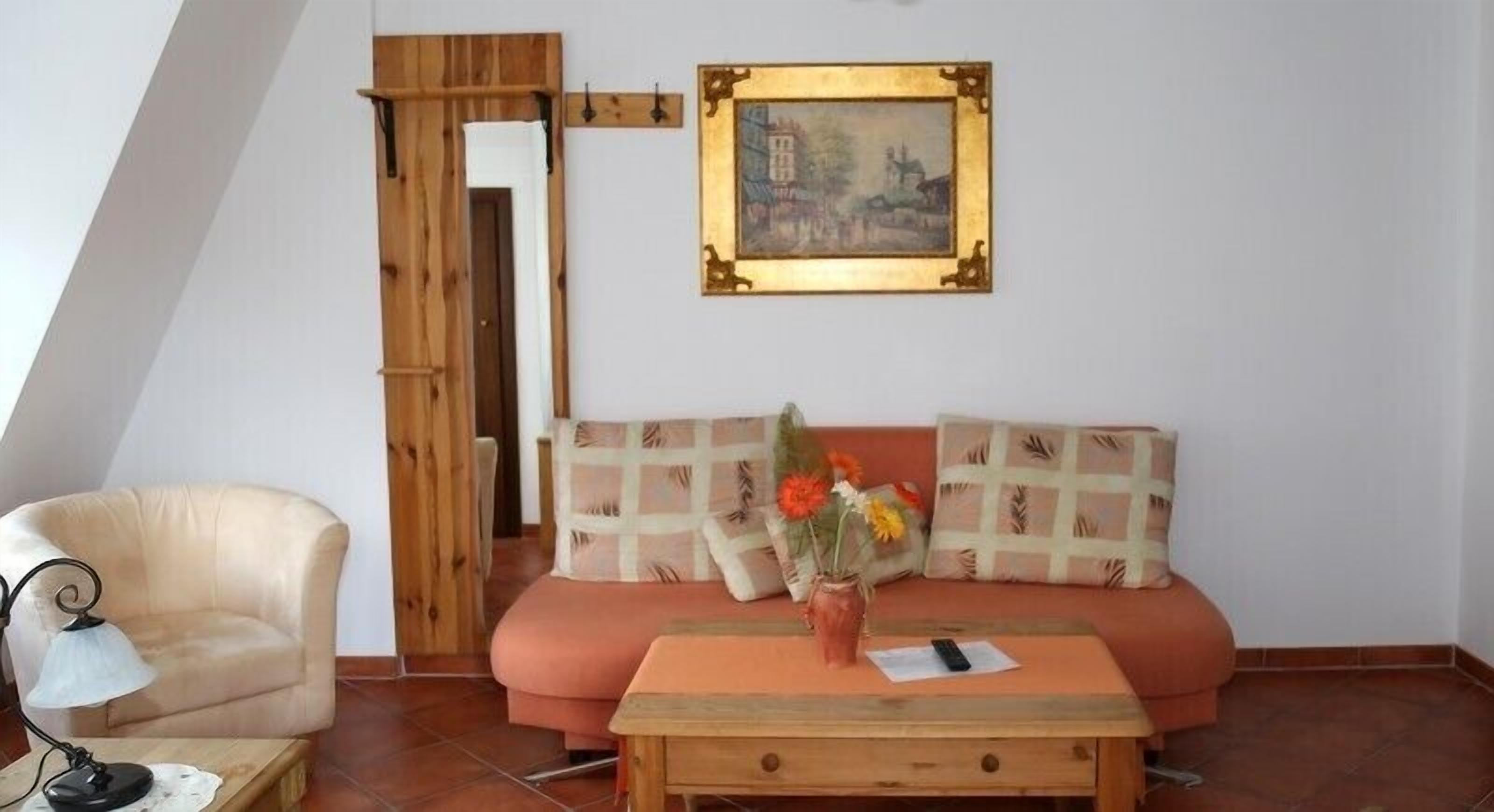 triple room | living area | flat-screen tv