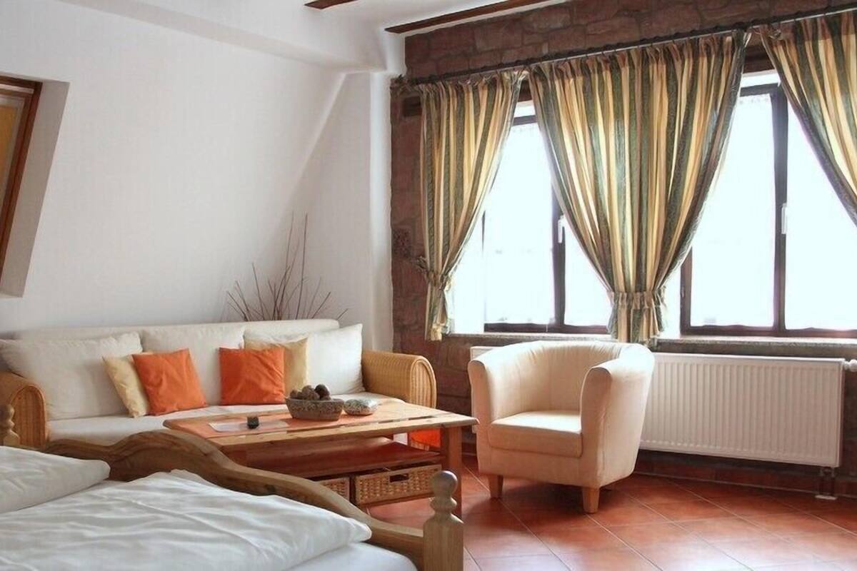 double room | individually decorated, desk, free wifi, bed sheets