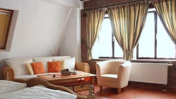 Double Room | Individually decorated, desk, free WiFi, bed sheets